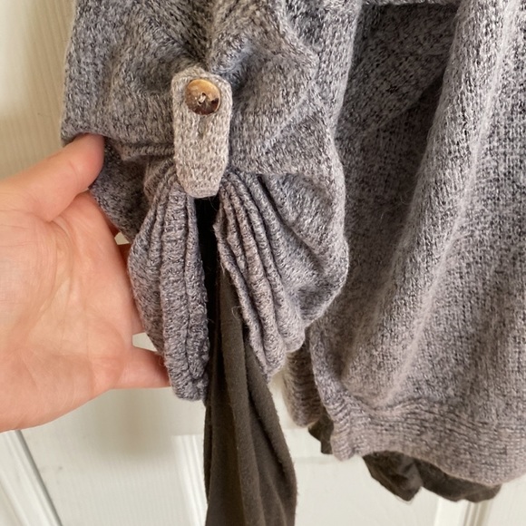 Olive and charcoal tops - Picture 5 of 6